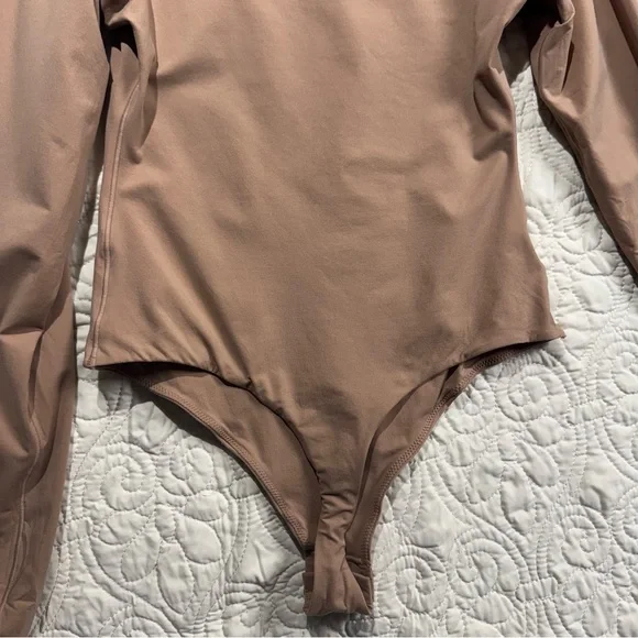 Skims Long Sleeve Crew Neck - Picture 4 of 7